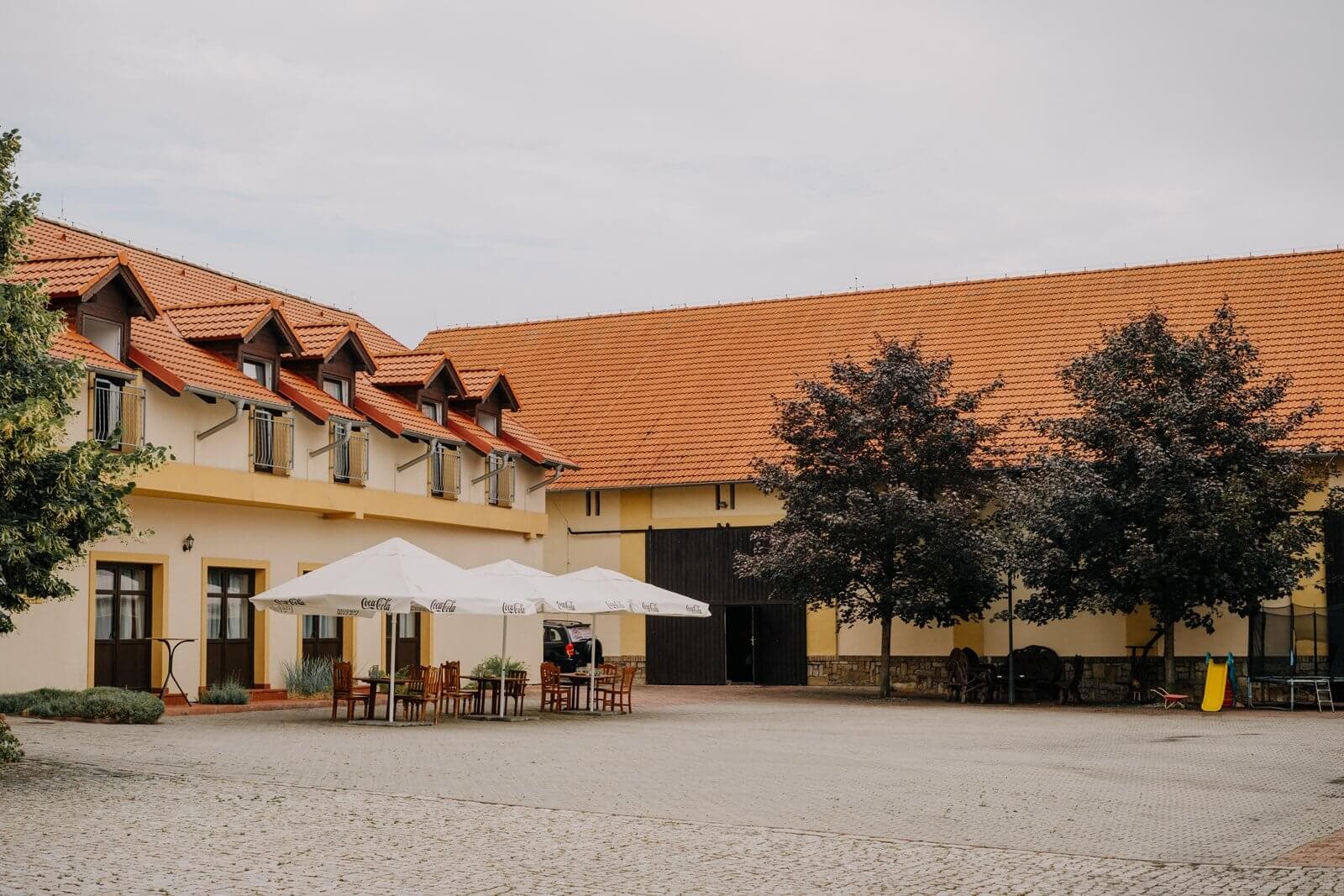 Českobrodsko 587 — fotografie 2